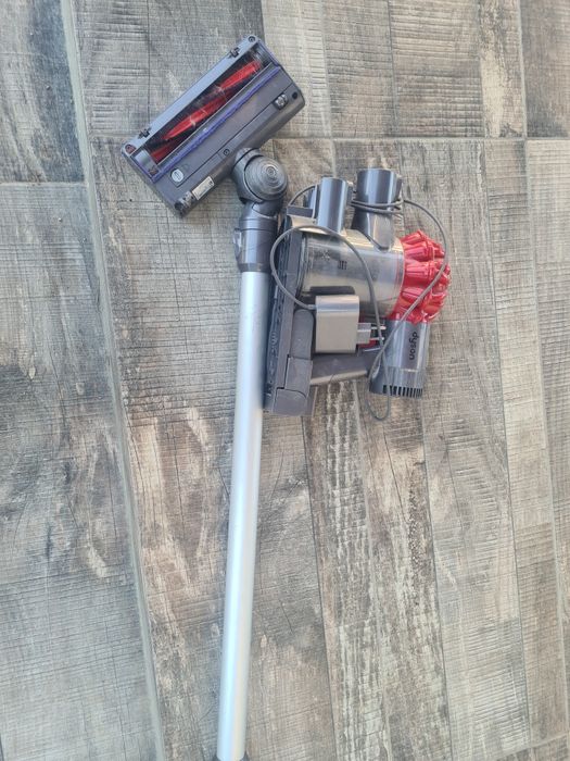 Dyson dc 62.       .