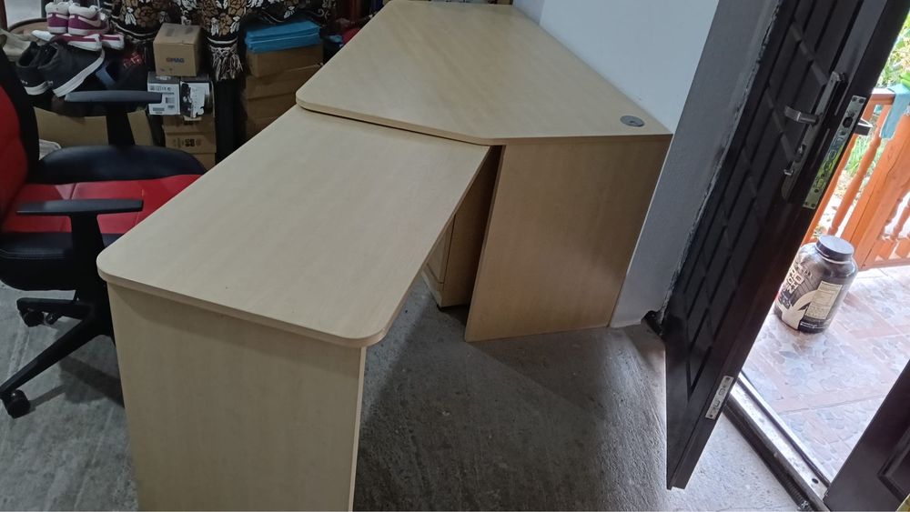 Masa de birou si dulap cu sertare