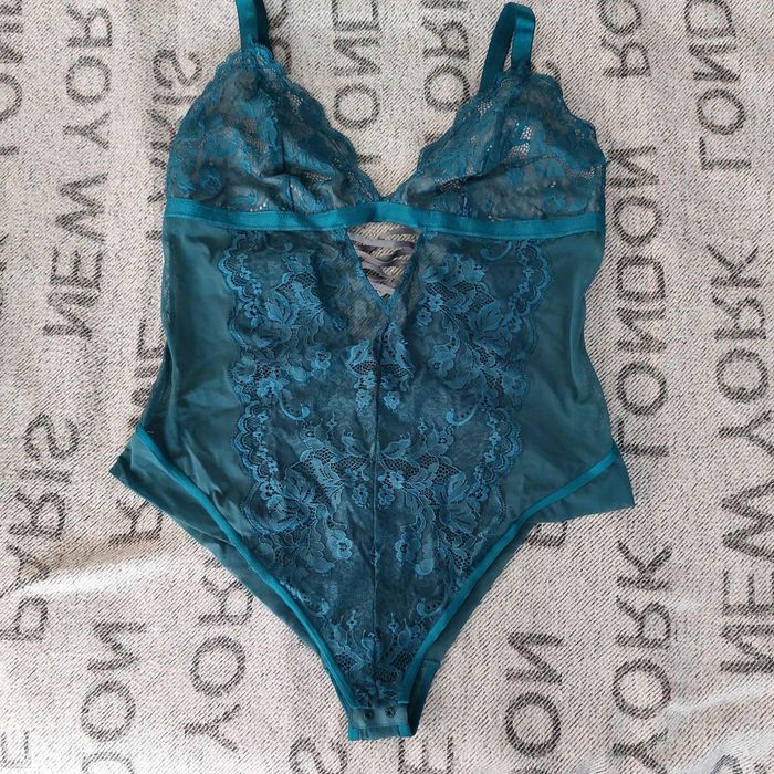 Дамски бодита . 20 лв двете…..