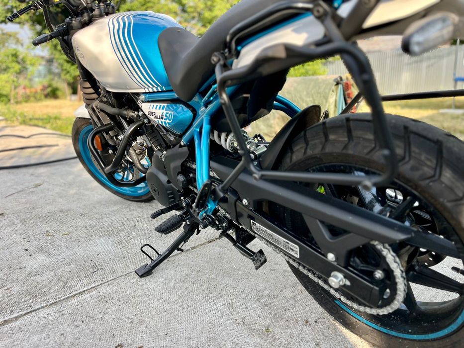 Motocicleta A2/A Royal Enfield Guerrilla 450 cc