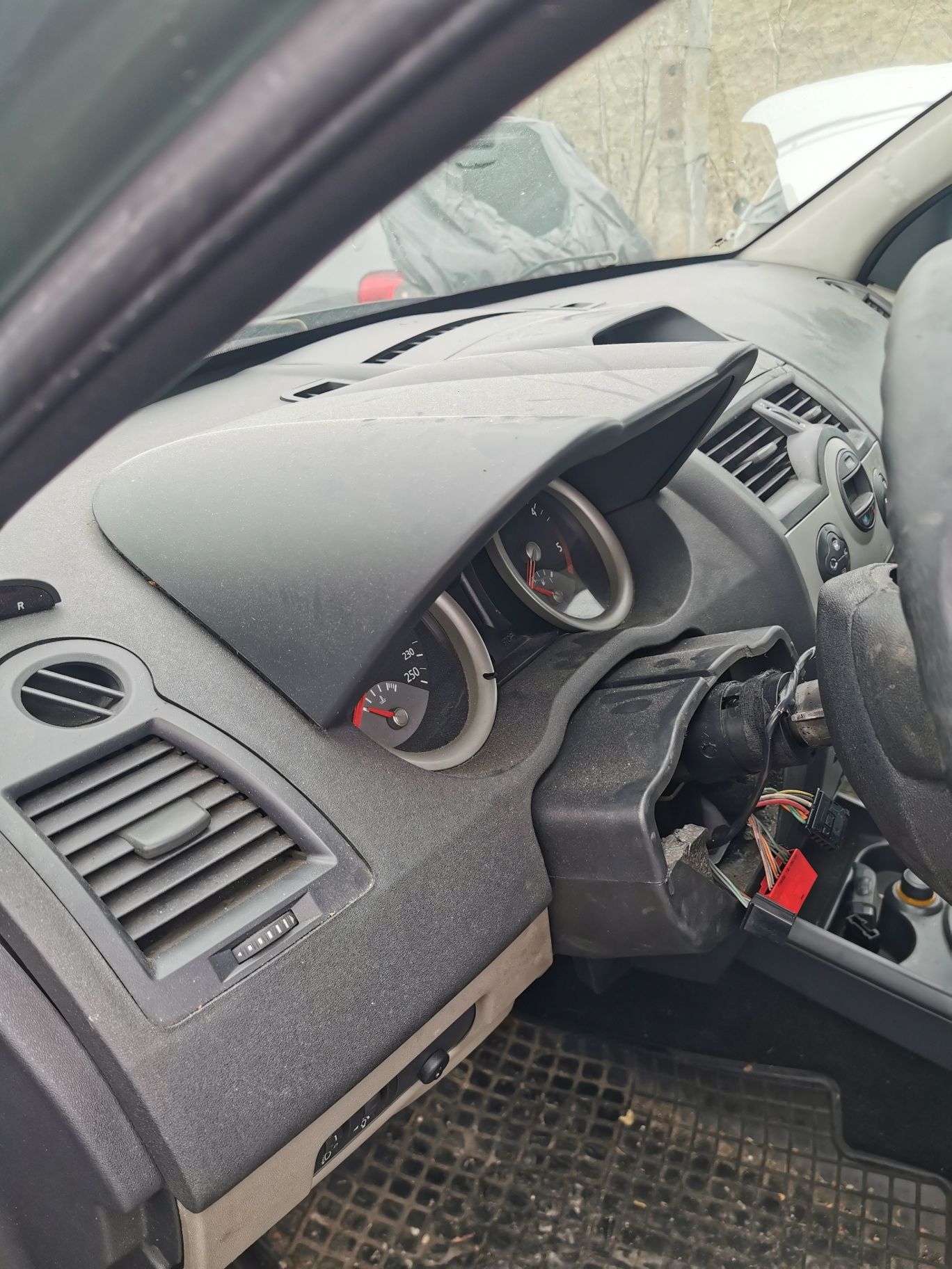 Plansa bord Renault Megane 2 airbag pasager panou bord dezmembrez