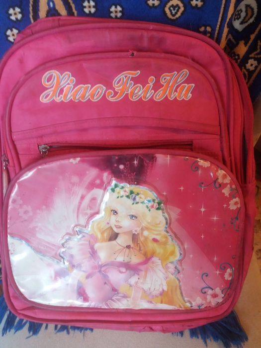 Рюкзак б/у екы мынга сатам за две тысячи школьникам