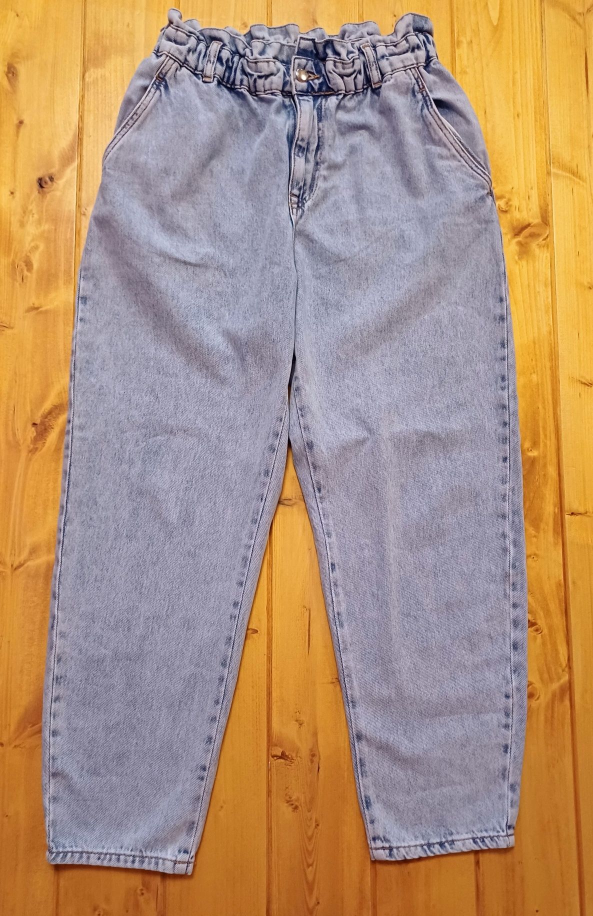 Vând Blugi Zara moms Jeans talie elastic Damă