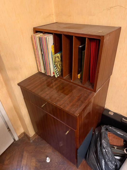 Ретро шкаф за грамофонни плочи