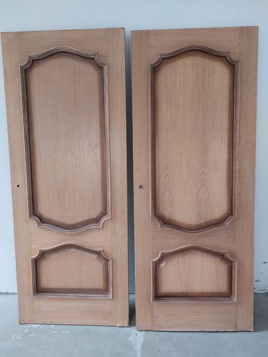 Межкомнатные двери. Дуб дерево. Состояние хорошее,1 шт дверь весит 33к