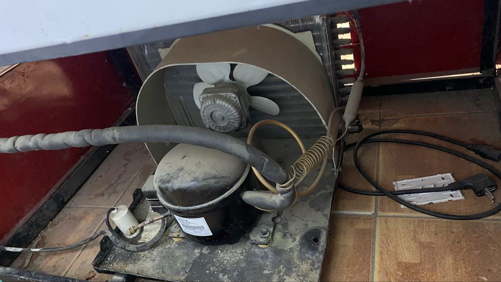 Vitrina holodilnik sotiladi (invertor motor)