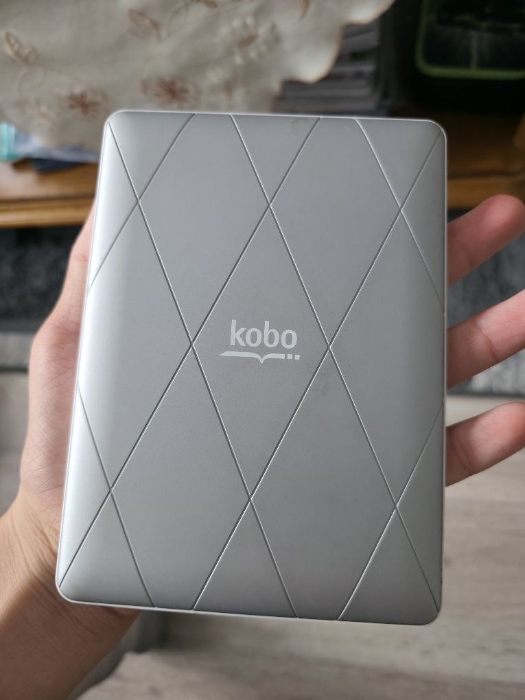 Vând e book reader kobo model N613