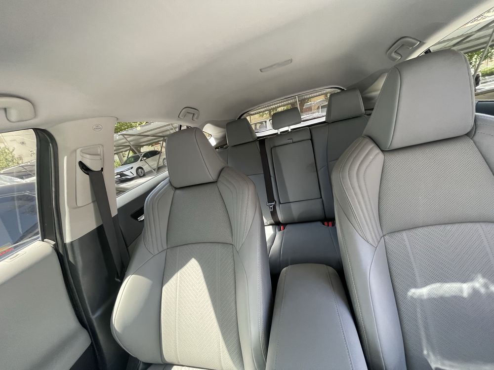 Продается Toyota Venza Hybrid XLE 2021 года