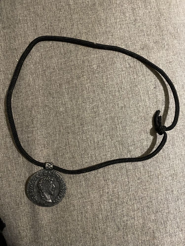 Медальон с реплика на римска монета
