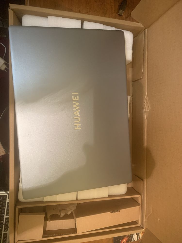 Продаю новый ноутбук Huawei Matebook D16