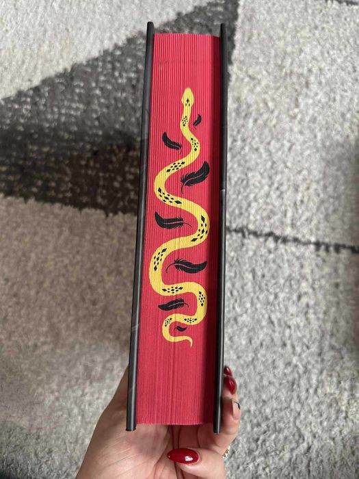 Книги от Колекция „Короните на Наяксия“