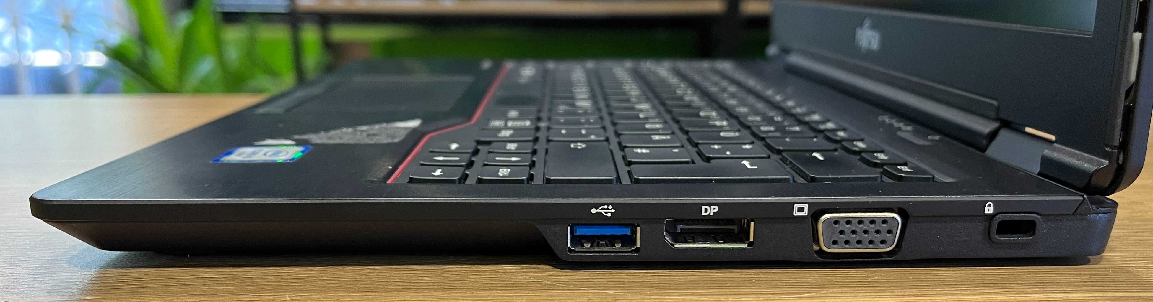 FUJITSU LIFEBOOK U749. Core i5-8265U 1.6/4.1 GHZ. 8/256 GB. 14" FHD