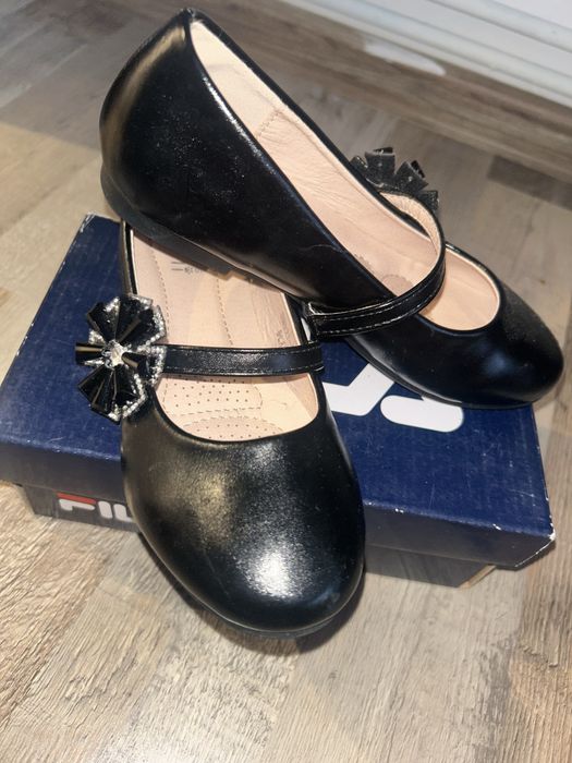 Pantofi fete noi