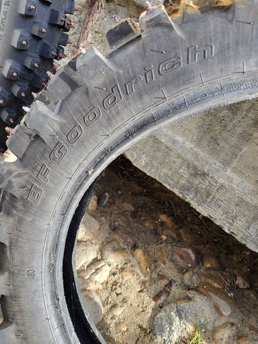 Vand cauciucuri ENDURO cu cuie vidia