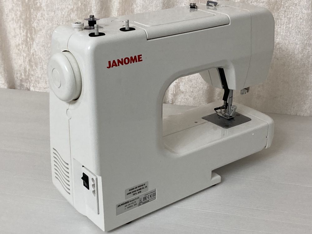 Швейная машина JANOME