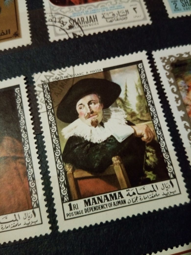 Clasor 17 x 24 cm, cu 90 timbre diverse vechi (românești și străine)