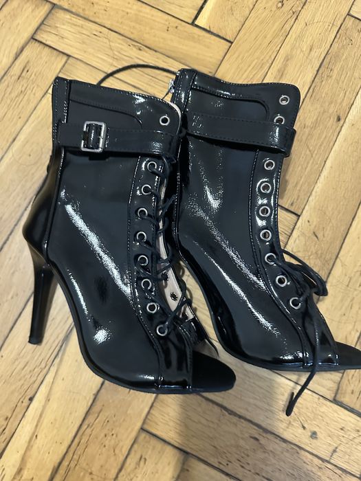 High heels обувки за танци