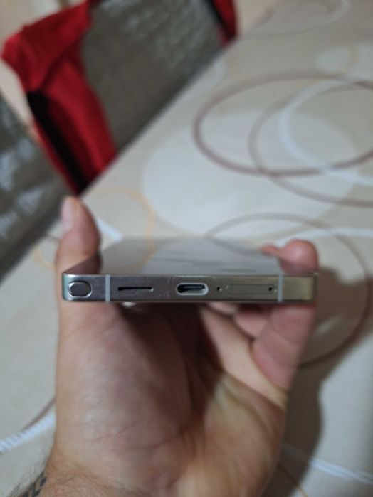 Продавам Samsung S25 Ultra 256