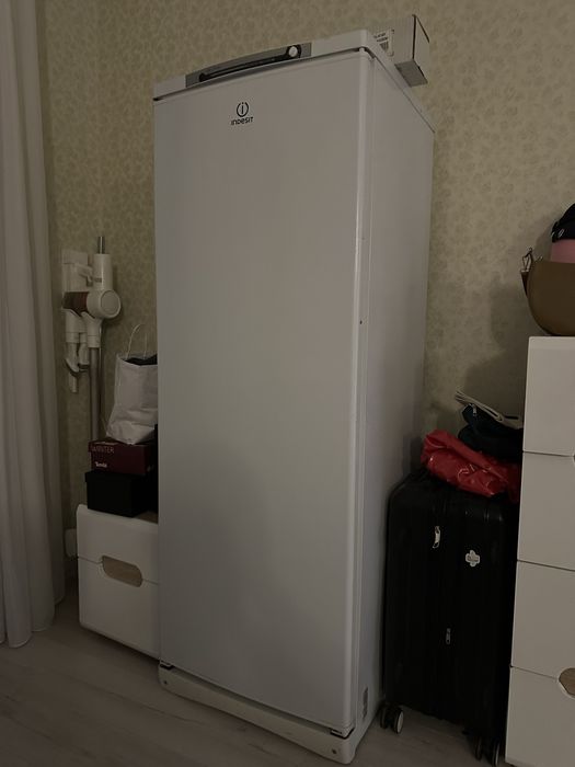 Продам морозильник indesit