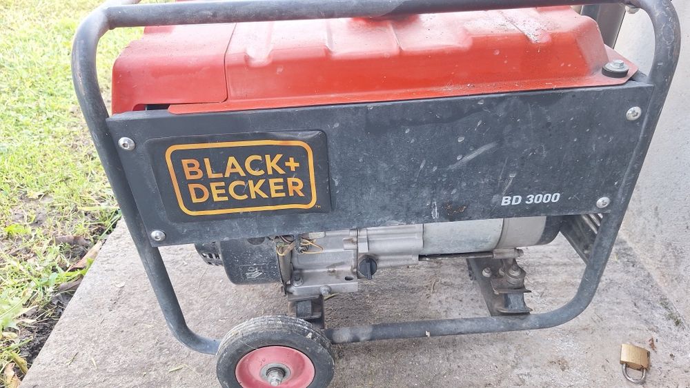 Generator benzina black & decker 3000