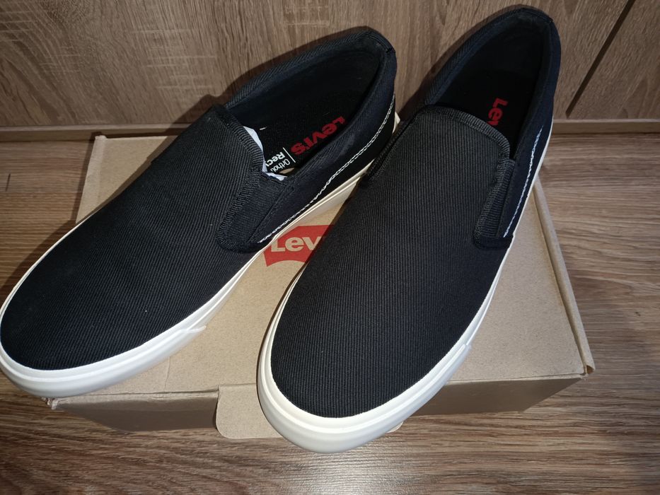 Нови кецове Levi's