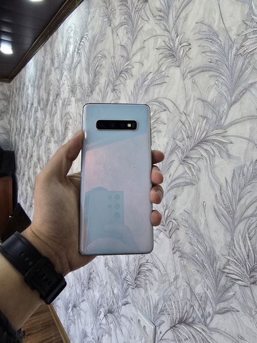 Srochno Samsung S10 Plus 8/128g sotiladi