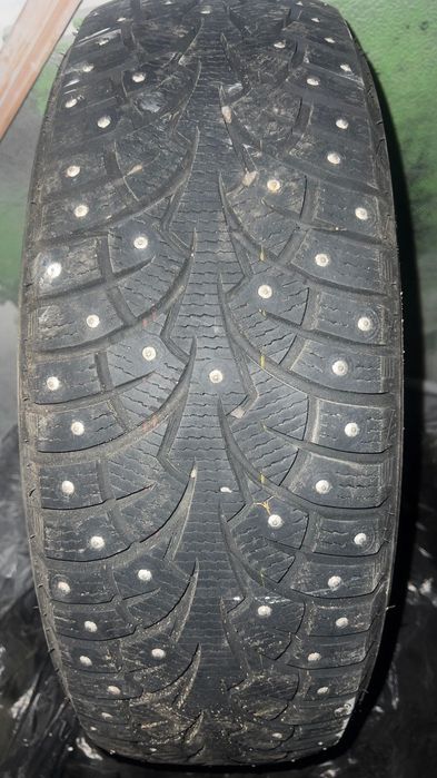 Покрышки р16 шипованные состояние отличное