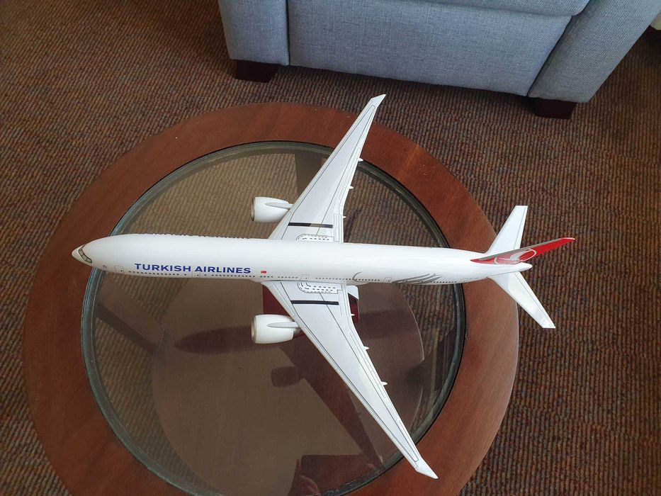 Macheta uriașă de avion Turkish Airlines | Decoratie frumoasa