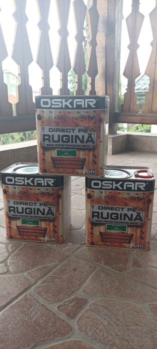 Vopsea Oskar direct pe rugină verde închis