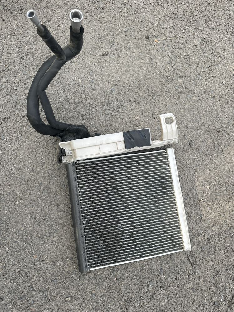Радиатор охлаждения на RX 350 2 GR. 2 поколение