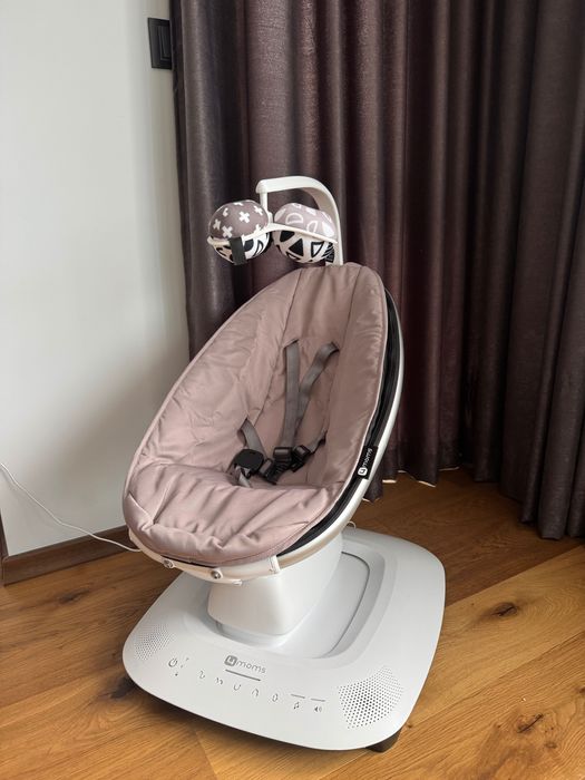 mamaRoo 5.0 Rosewood, палисандрово дърво