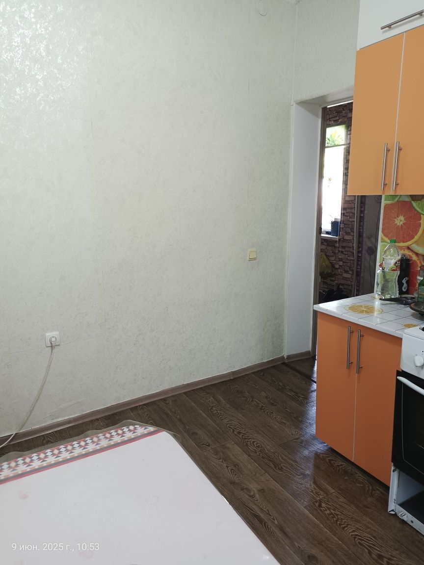 Продам два дома по цене одного на одном участке!