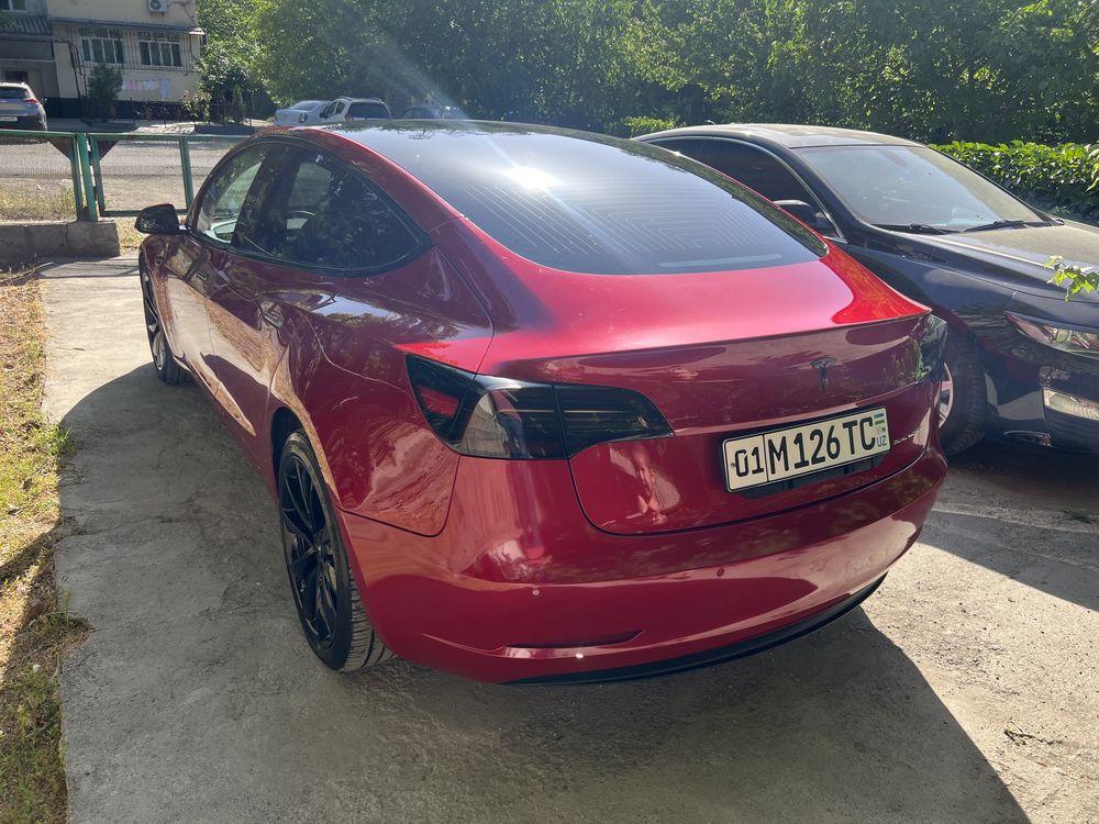 продается TESLA MODEL-3