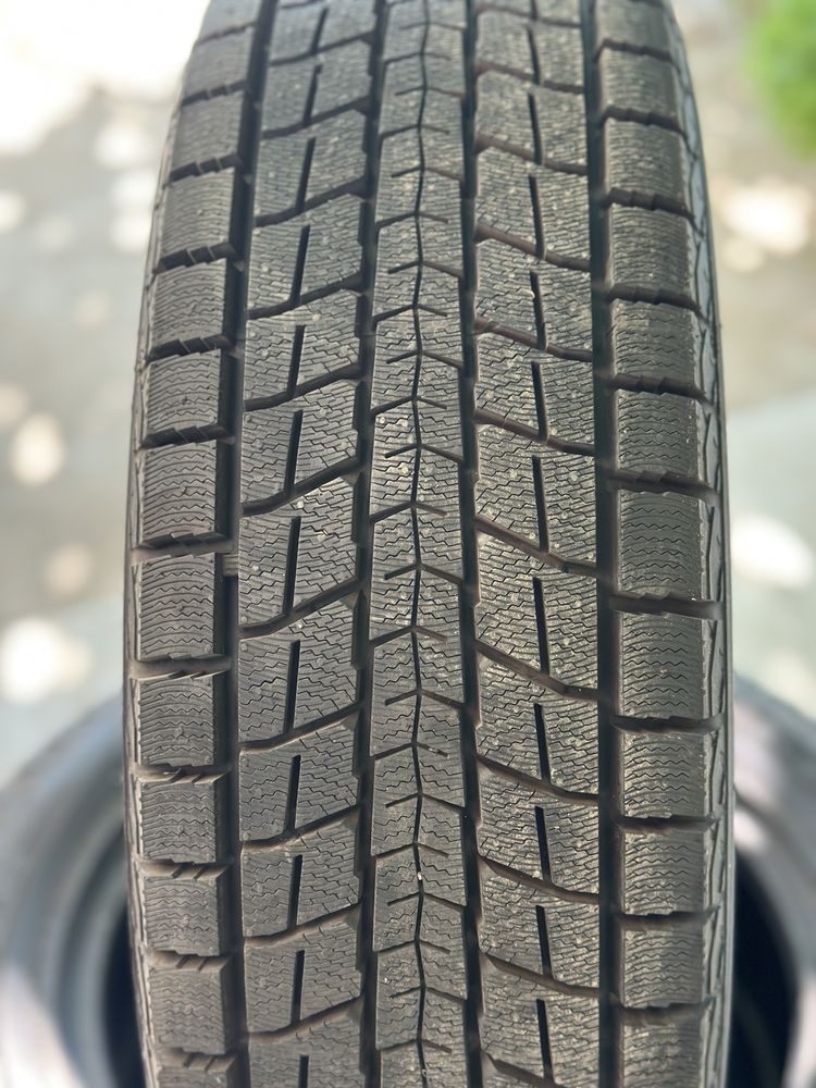 Dunlop Wintermaxx 215 60 17 зимни гуми