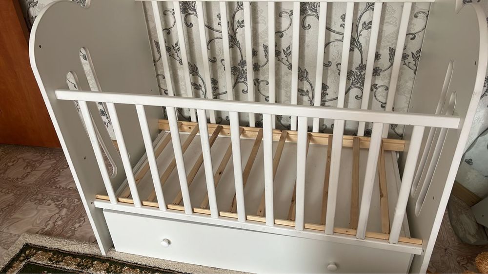 Продам детскую кровать б/у