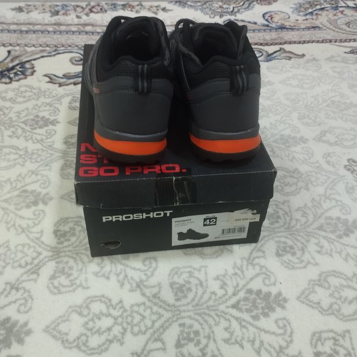 Продаются кроссовки новые