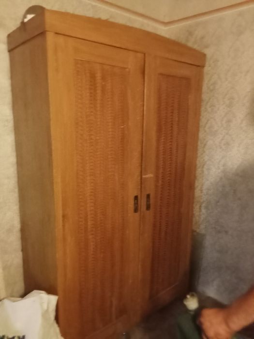 Se vinde lucruri vechi