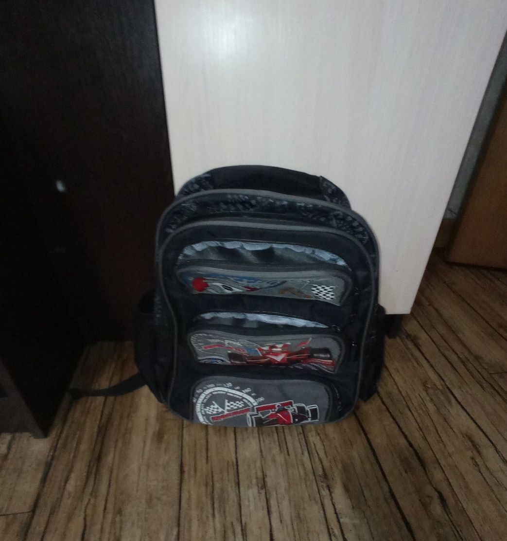 Продам рюкзак школьный