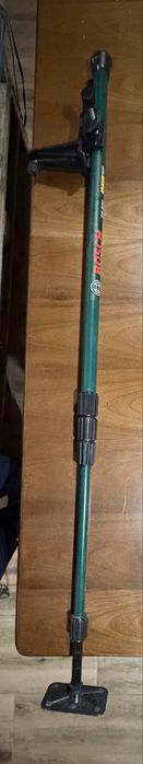 Нивелир Bosch със стойка