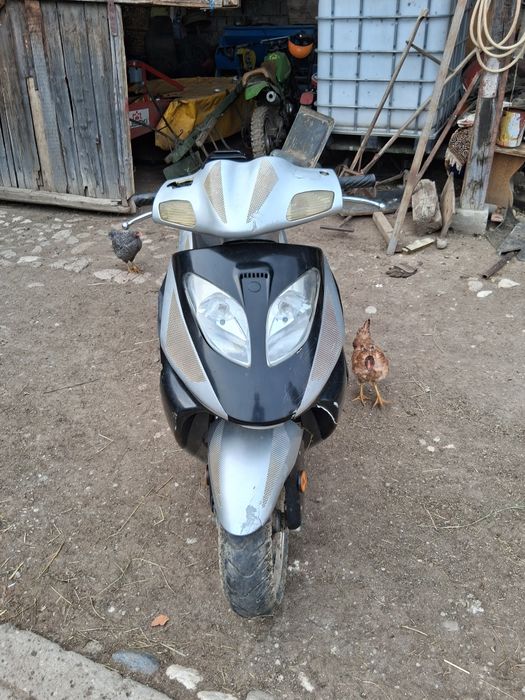 Vând scuter 150 cc
