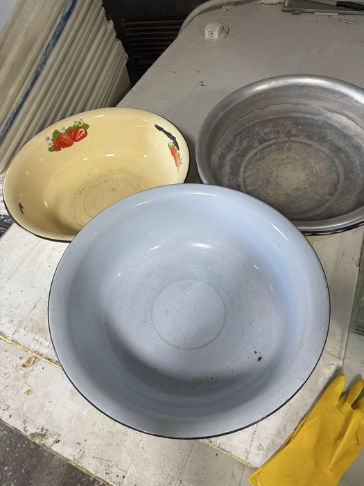 Тазики разных размеров и цветов