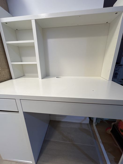 Birou cu etajera IKEA
