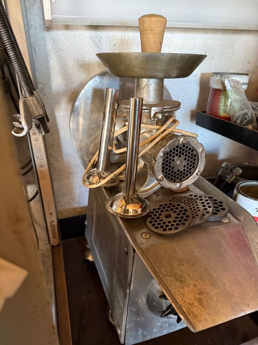 Месомелачка машина за мелене на месо