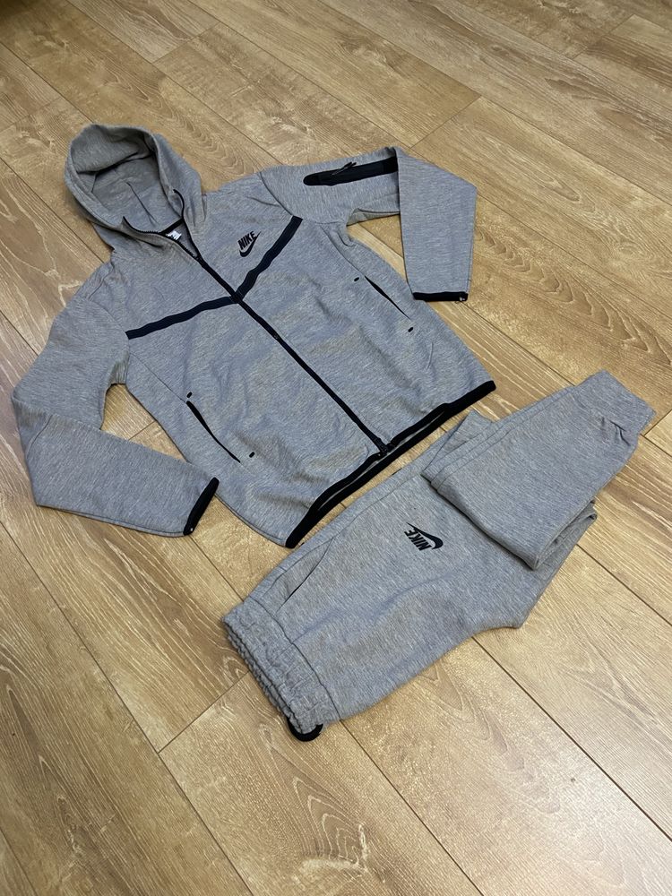 Trening Tech Fleece  Nike marimea S,M,XXL