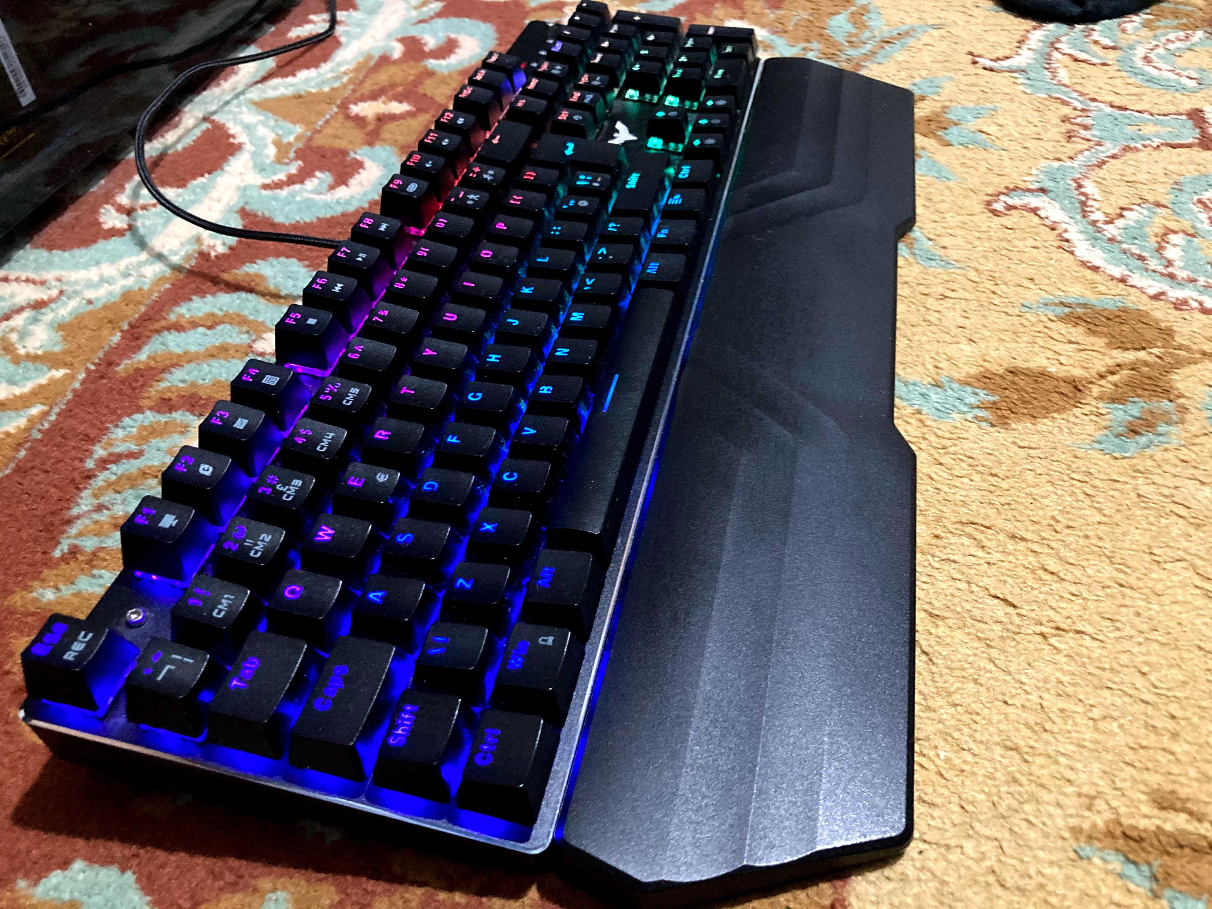 Tastatura Havit RGB mecanica Blue Switches