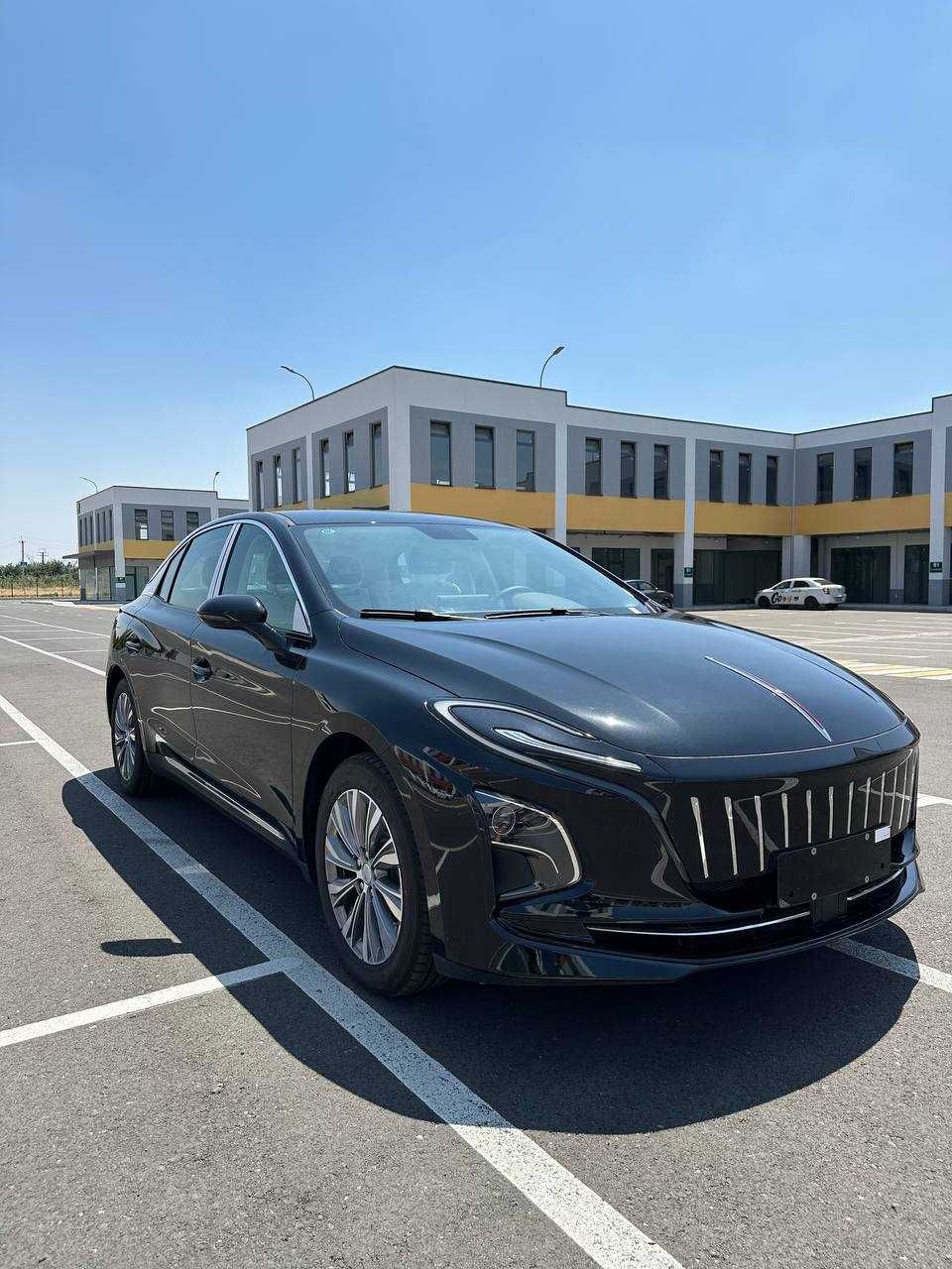 Hongqi EQ-5 500km  Notarius Taer !