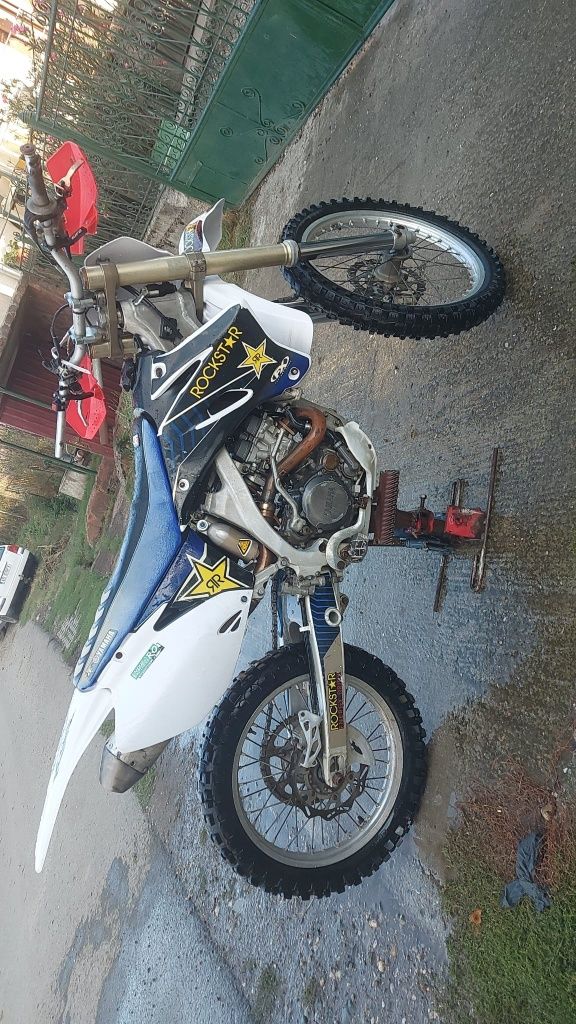 Vând cross yamaha