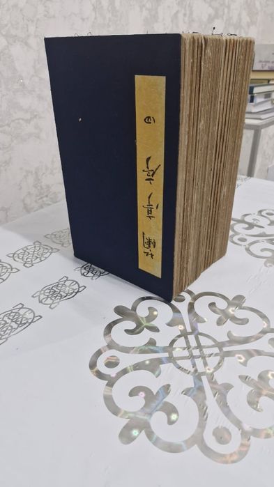 Антиквариат , өте ескі кітаптар