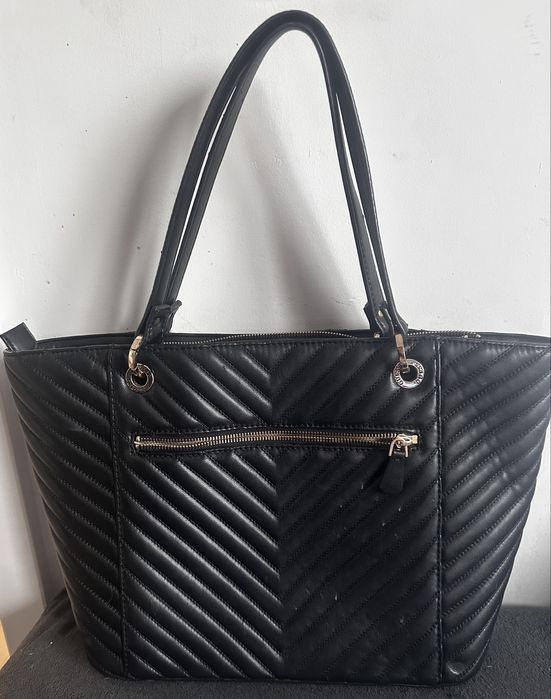 Дамска чанта GUESS