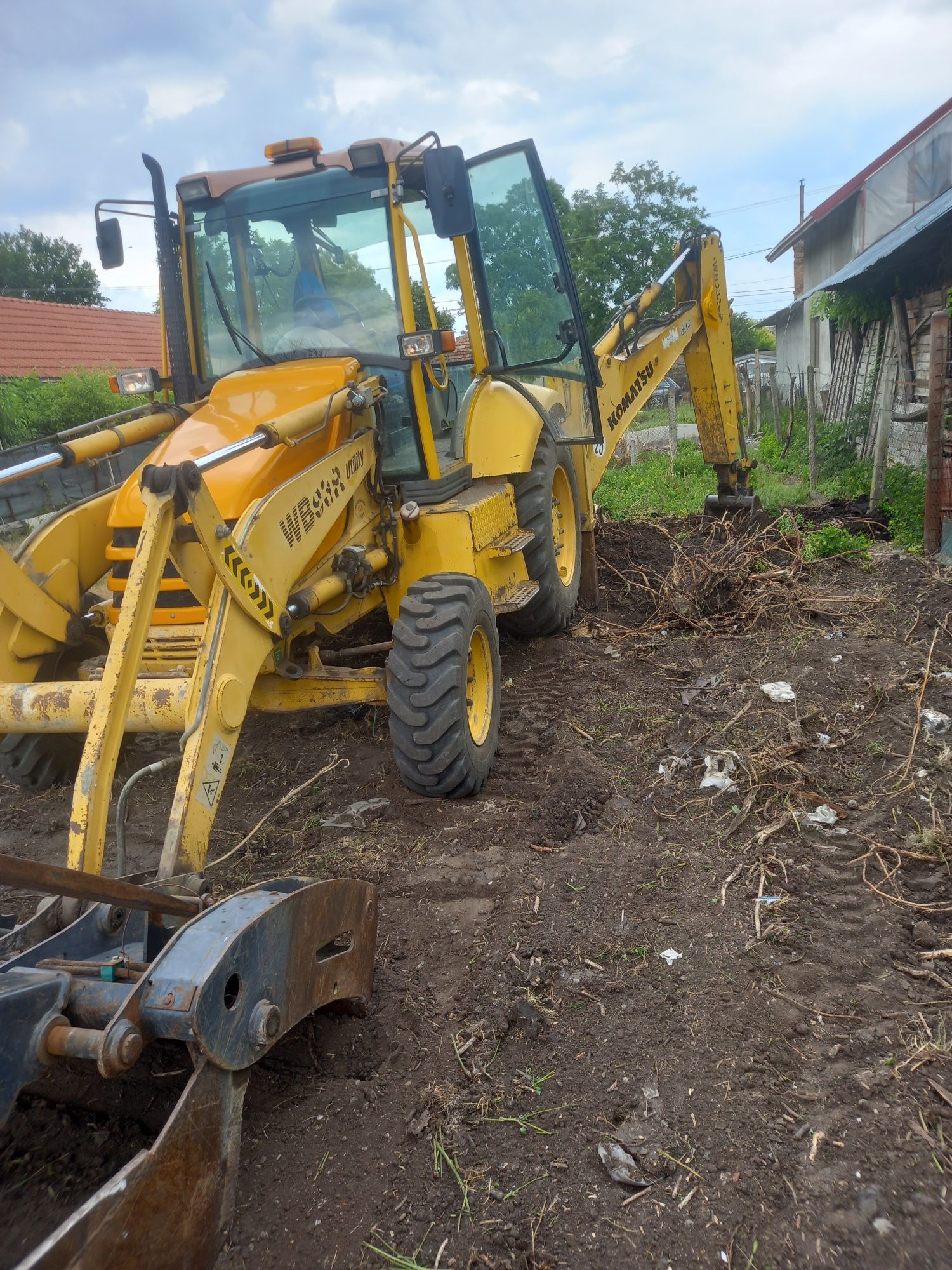 Inchiriez Buldoexcavator pe termen lung sau scurt